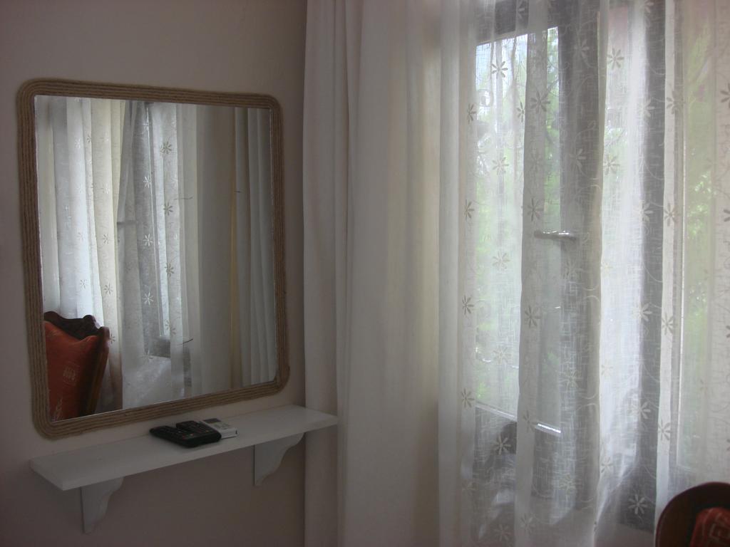 Second Spring Hotel Çeşme Bilik gambar